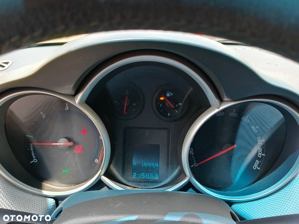 Chevrolet Cruze 2.0 LS - 21