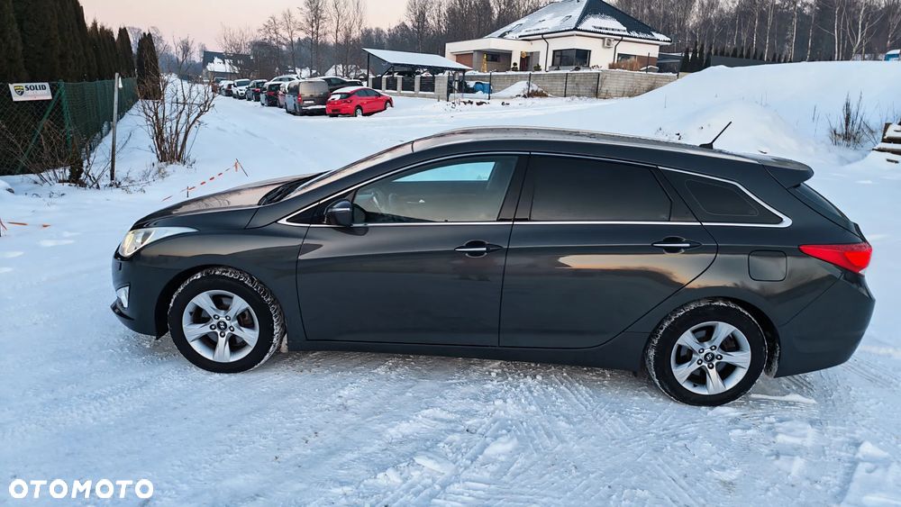 Hyundai i40 Kombi blue 1.6 Family+ - 28