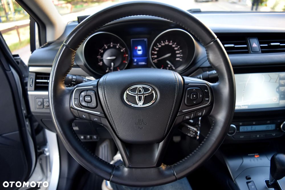 Toyota Avensis 2.0 Premium MS - 25