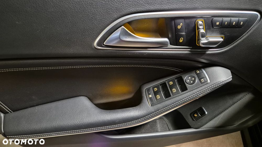 Mercedes-Benz CLA 250 4Matic 7G-DCT AMG Line - 15