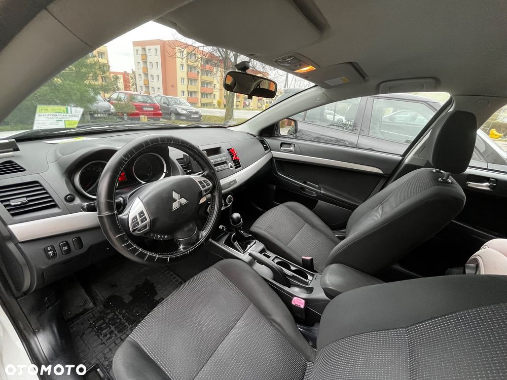 Mitsubishi Lancer 1.8 Invite - 11