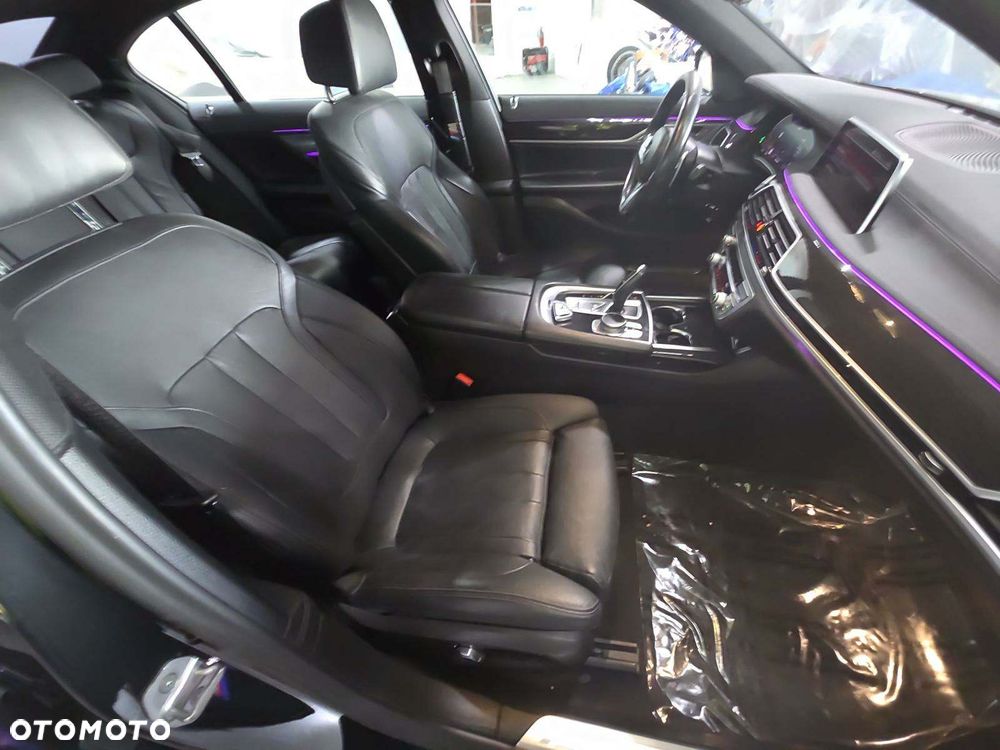 BMW Seria 7 - 8