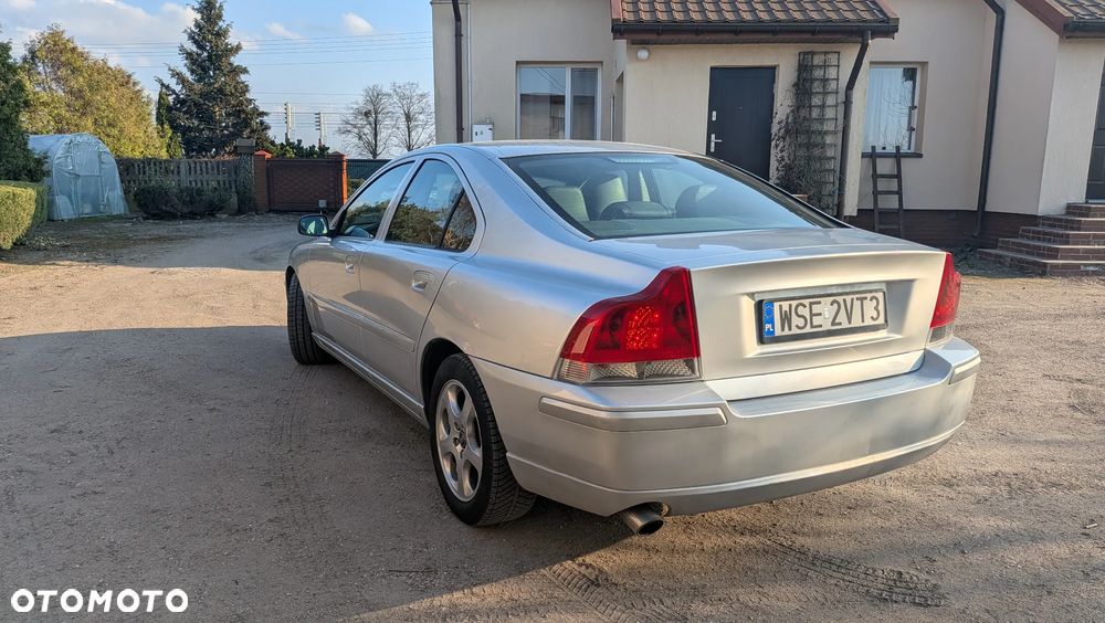 Volvo S60 2.5T Momentum - 4