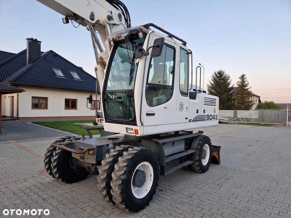 Liebherr A904 - 8