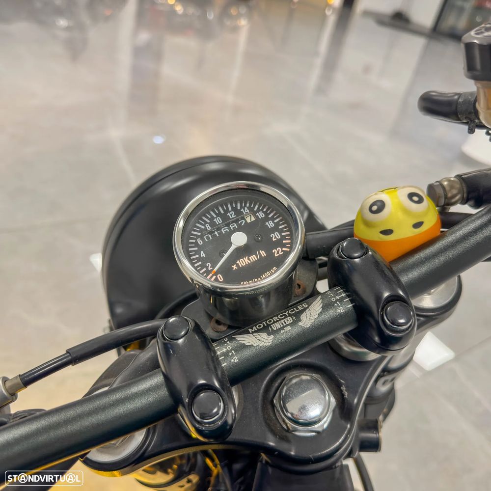 Triumph Bonneville - 15