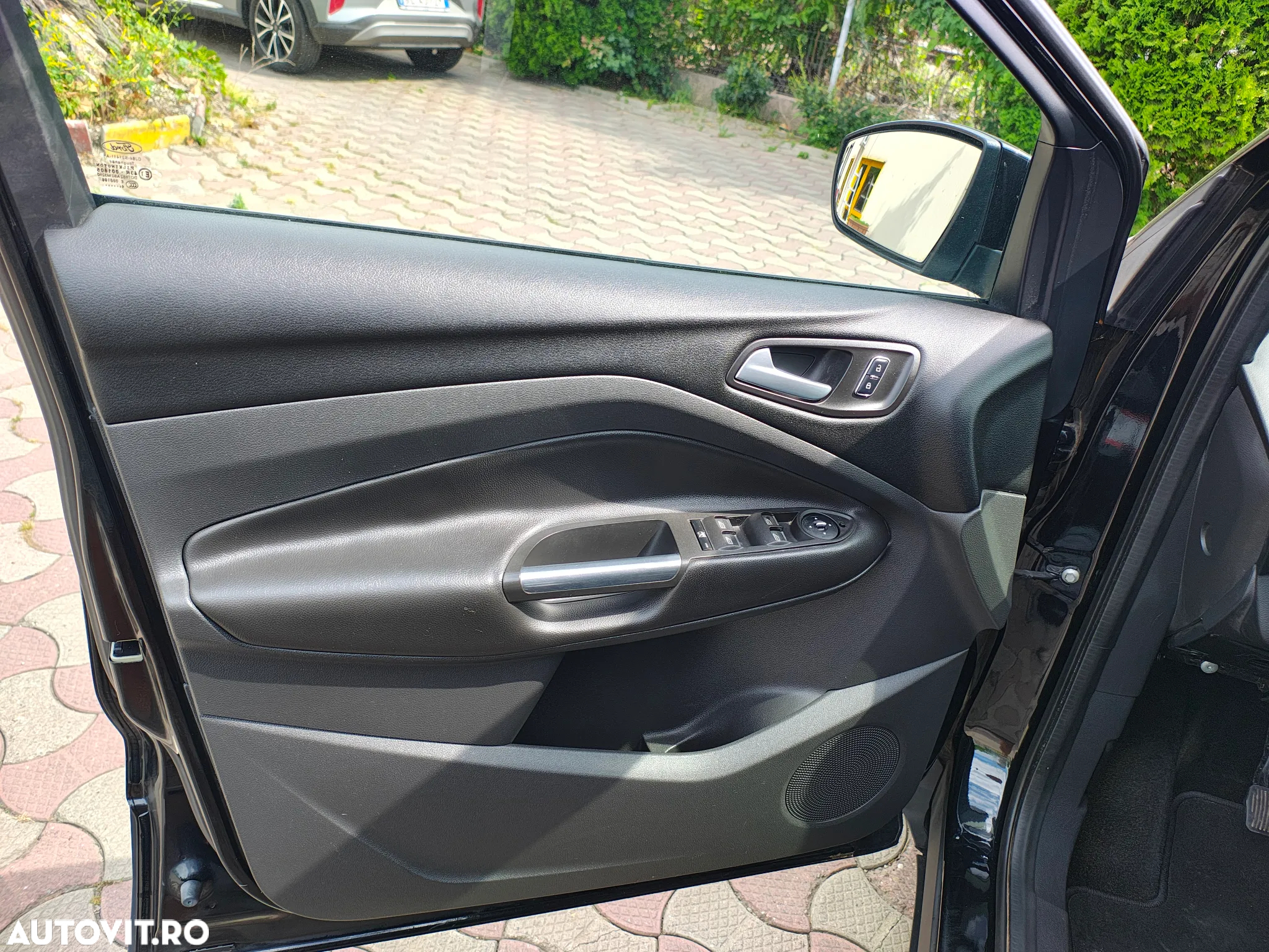 Ford Kuga 2.0 TDCi 2x4 Titanium - 13