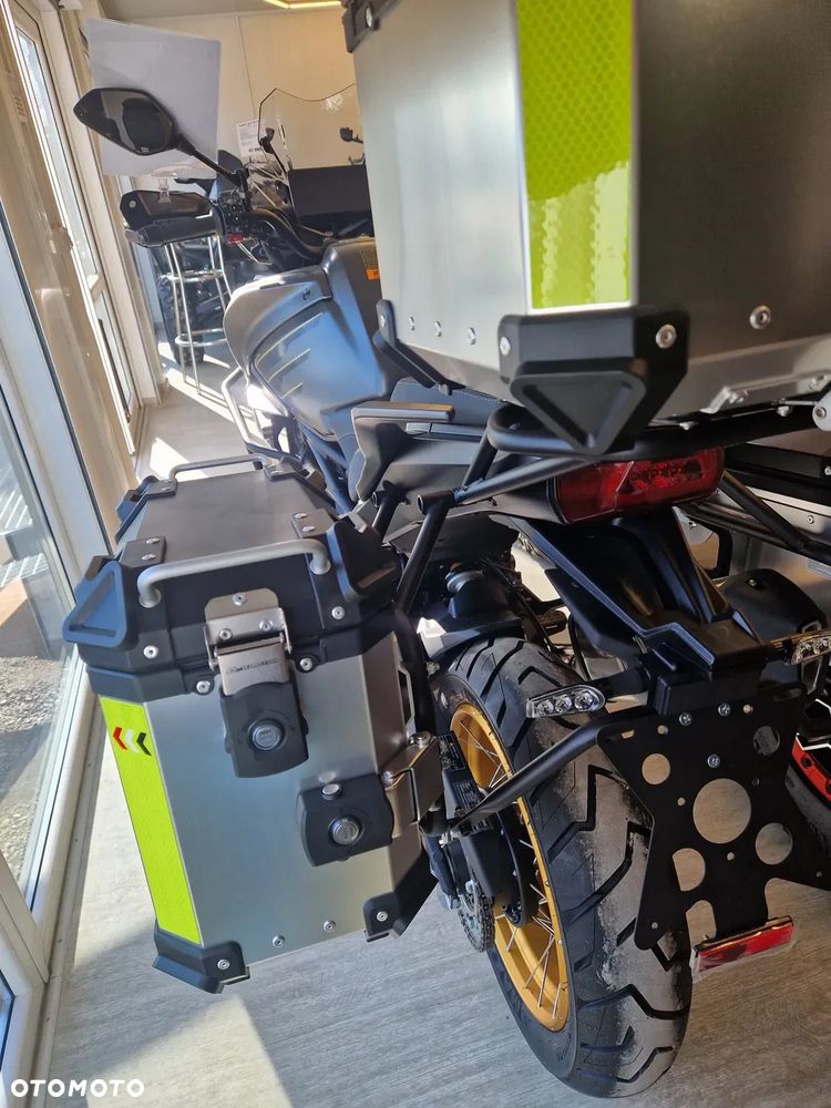 QJMOTOR 900 SX - 10