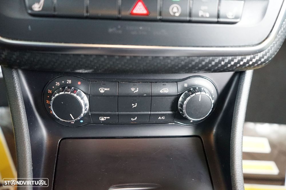 Mercedes-Benz A 180 d AMG Line - 28