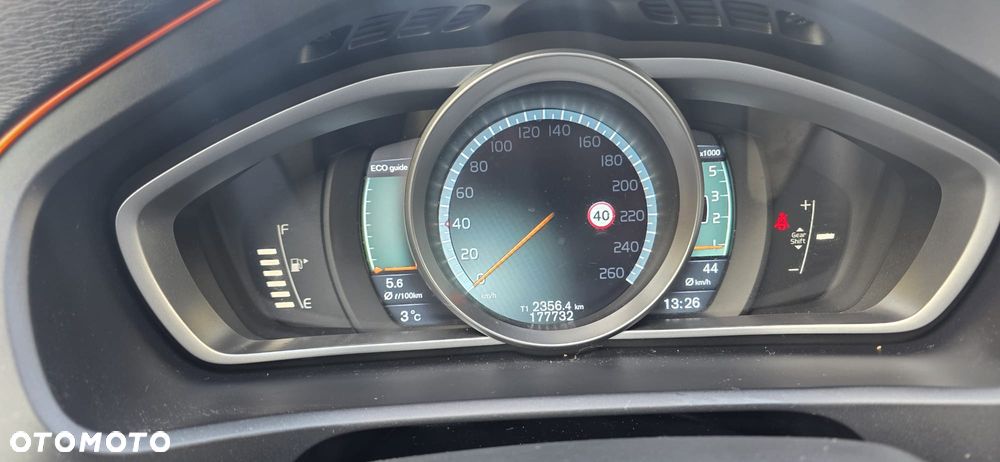 Volvo V40 D3 Summum - 7