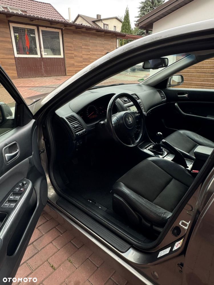 Honda Accord 2.0 Executive - 8