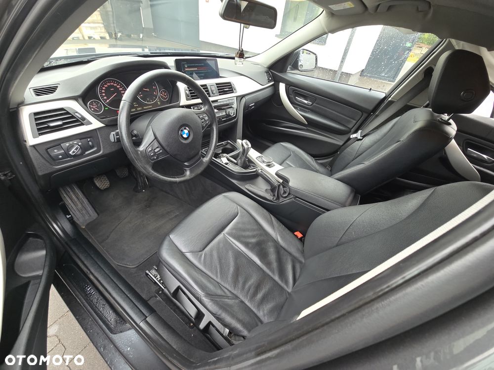 BMW Seria 3 318d Touring Sport Line - 19