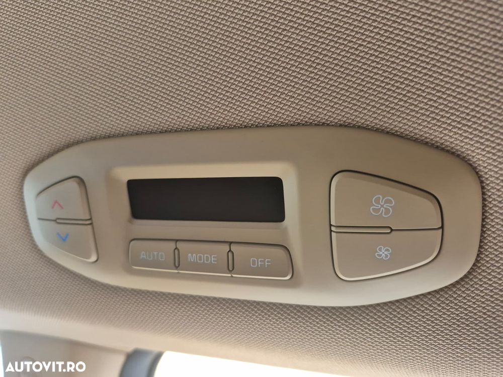 Kia Carnival - 33