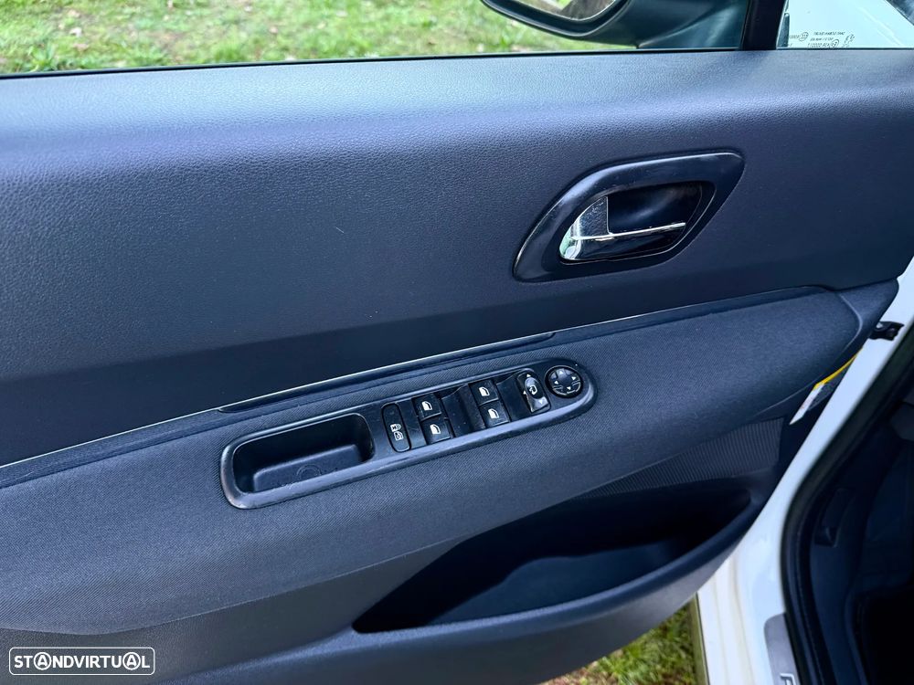 Peugeot 3008 1.6 e-HDi Allure CMP6 - 20