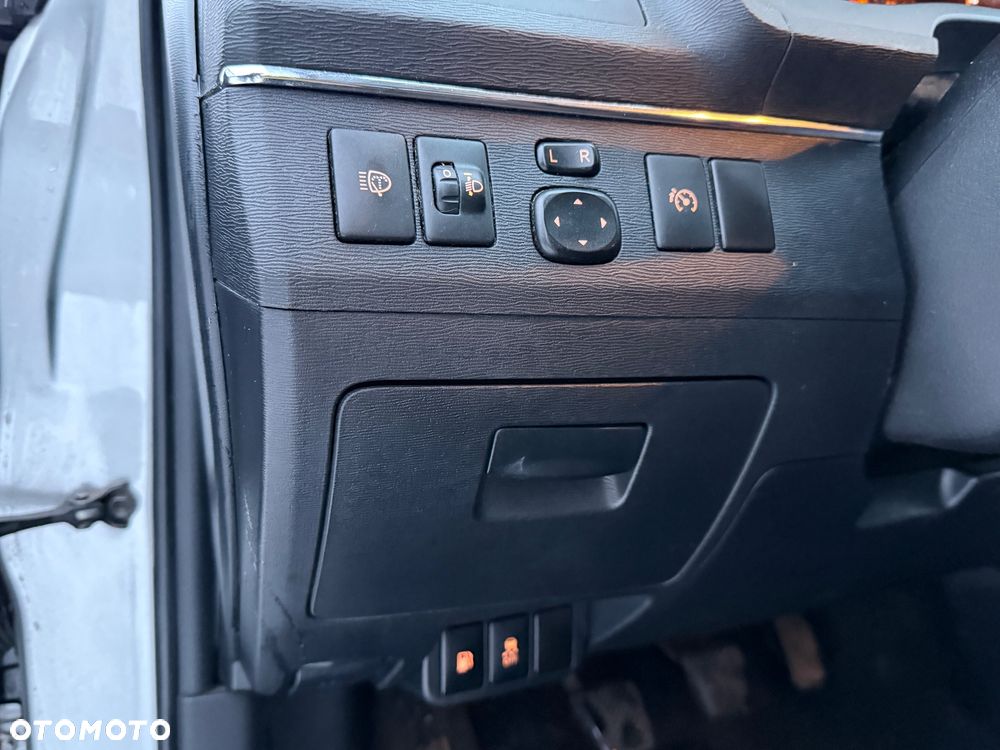 Toyota Avensis 1.8 Sol NAVI - 17