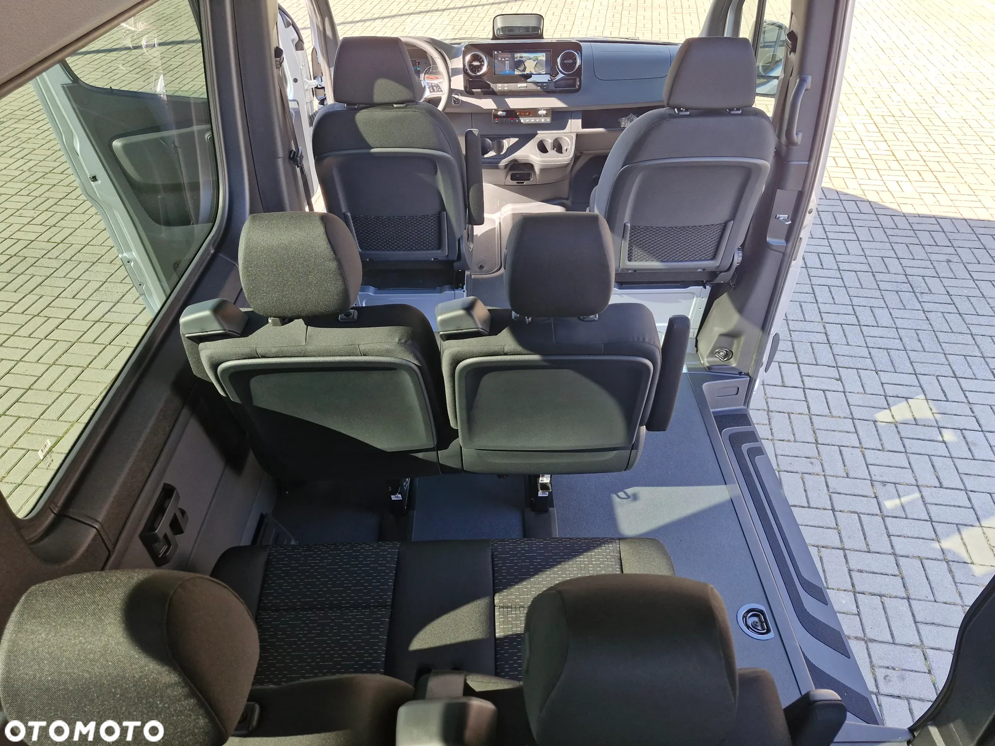 Mercedes-Benz Sprinter - 32
