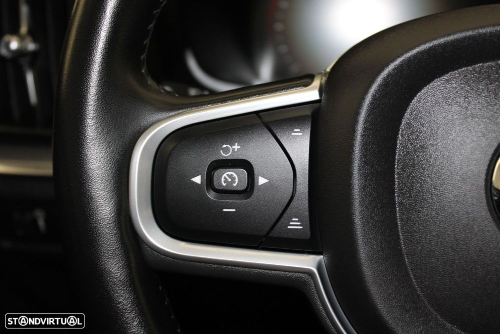 Volvo V60 2.0 B4 Momentum Core Geartronic - 12