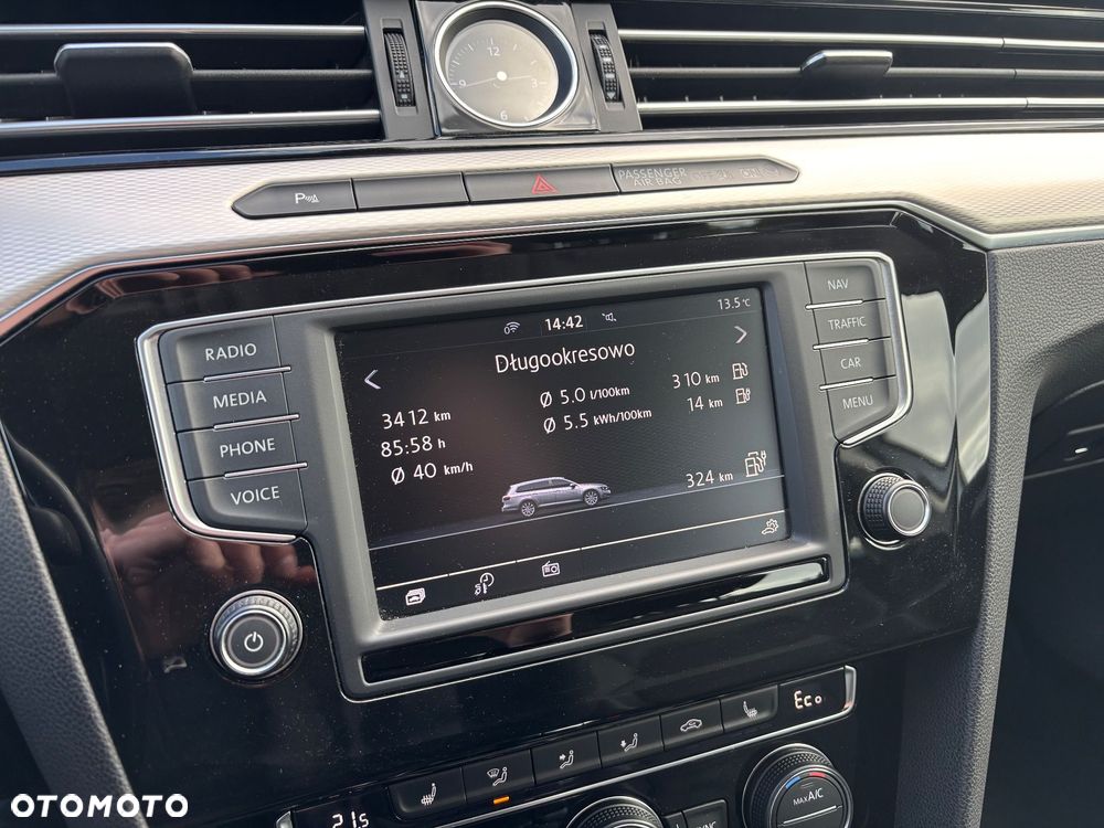 Volkswagen Passat - 33