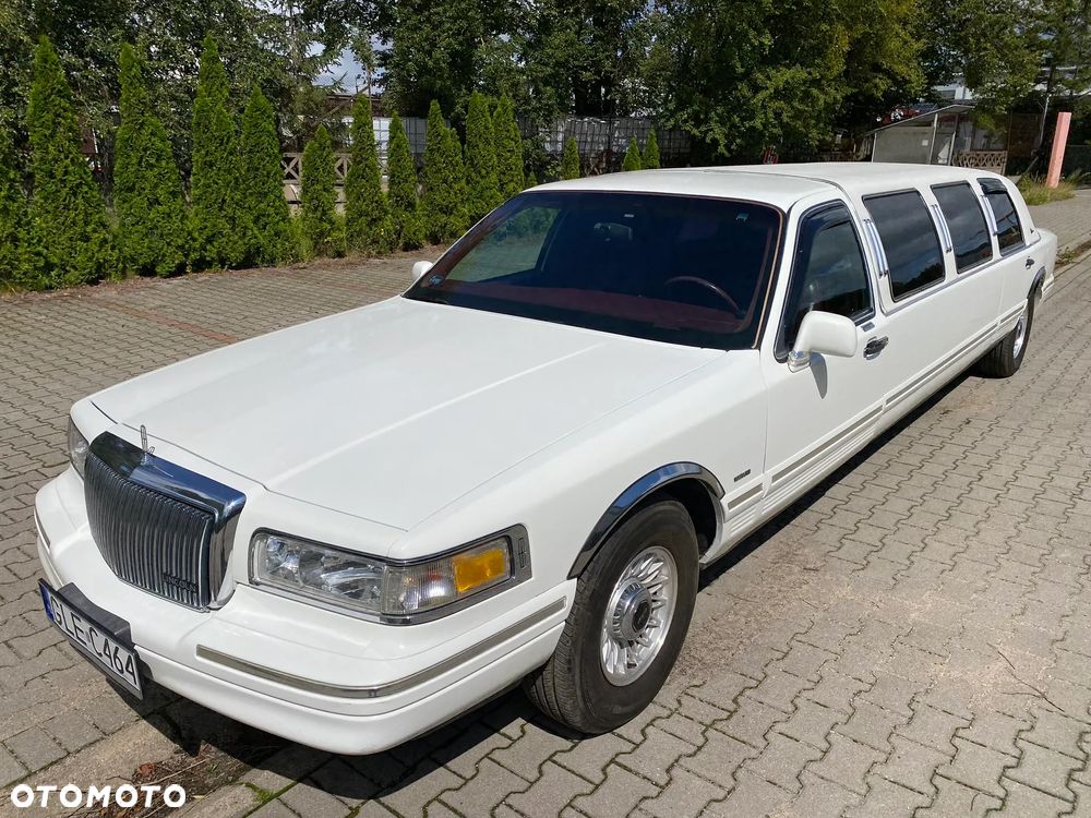 Lincoln Town Car ver-4-6-executive - 9