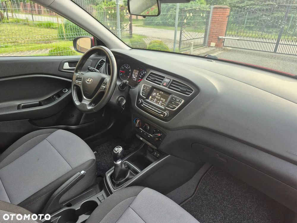 Hyundai i20 blue 1.2 Classic - 11