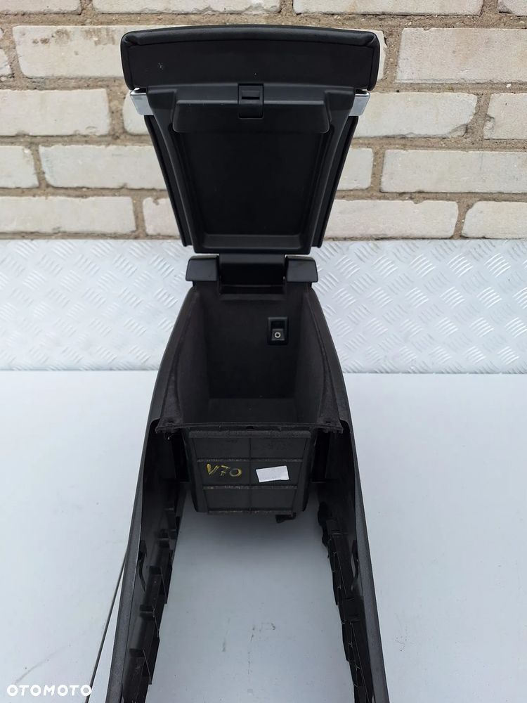 PODŁOKIETNIK TUNEL VOLVO V70 - 3