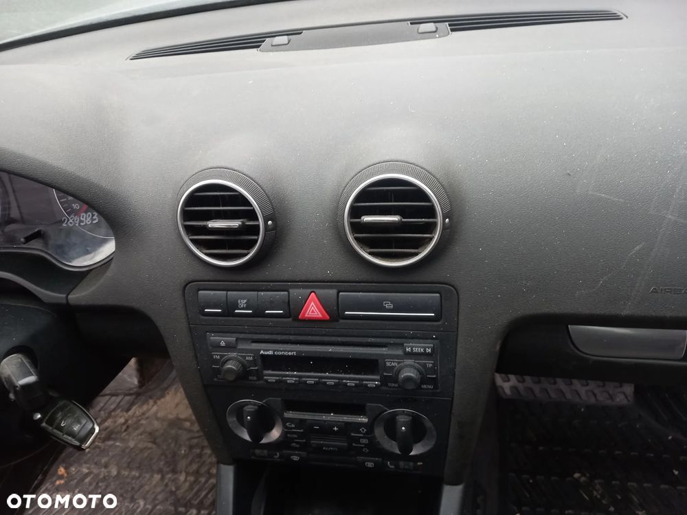 AUDI A3 8P PULPIT KONSOLA DESKA ROZDZIELCZA - 4