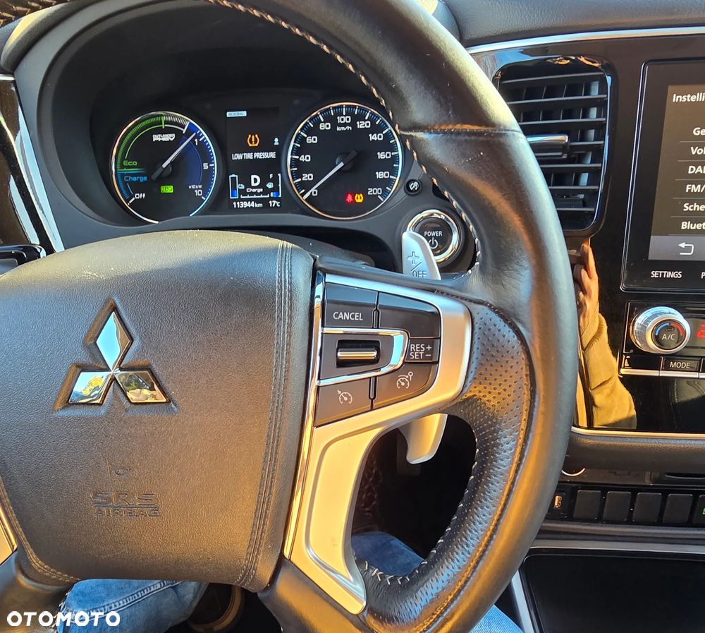 Mitsubishi Outlander 2.4 4WD Plug-In Hybrid Diamant - 17