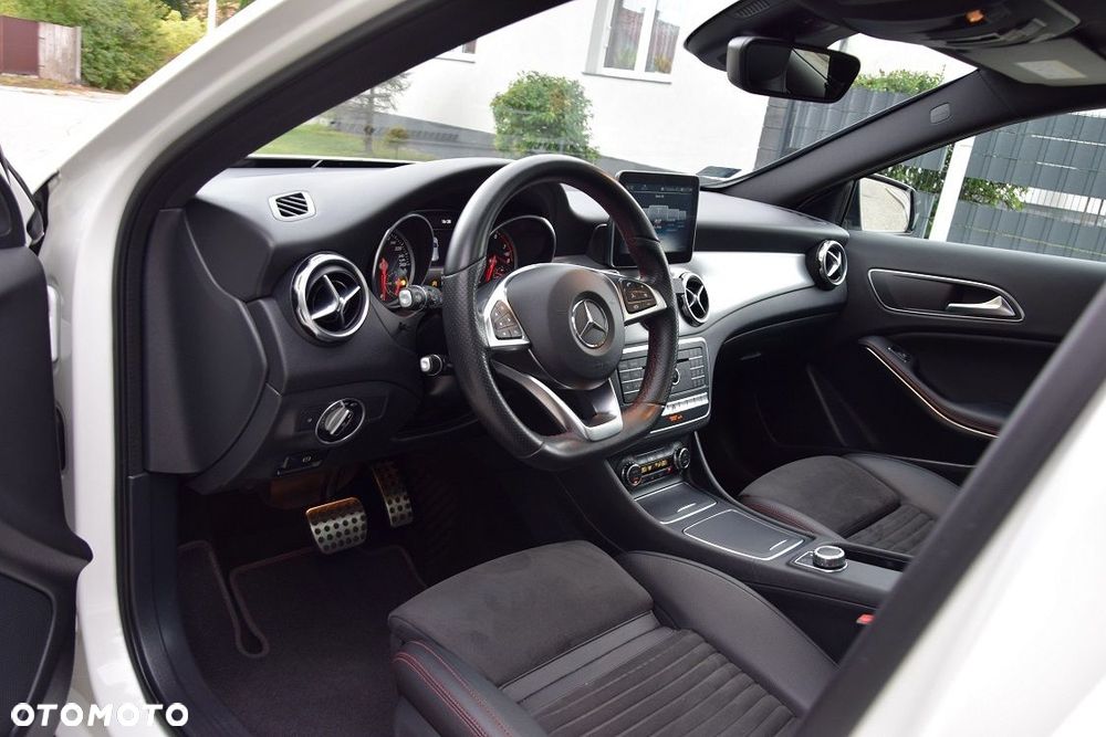 Mercedes-Benz GLA 250 4-Matic AMG Line - 10