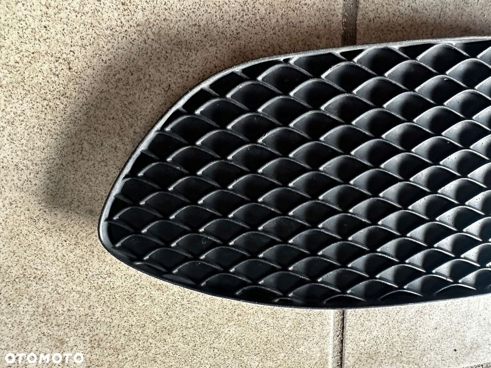 KRATKA ZDERZAKA LEWY PRZÓD LEWA PRZEDNIA MERCEDES C-KLASA W205 A2058850723 - 2