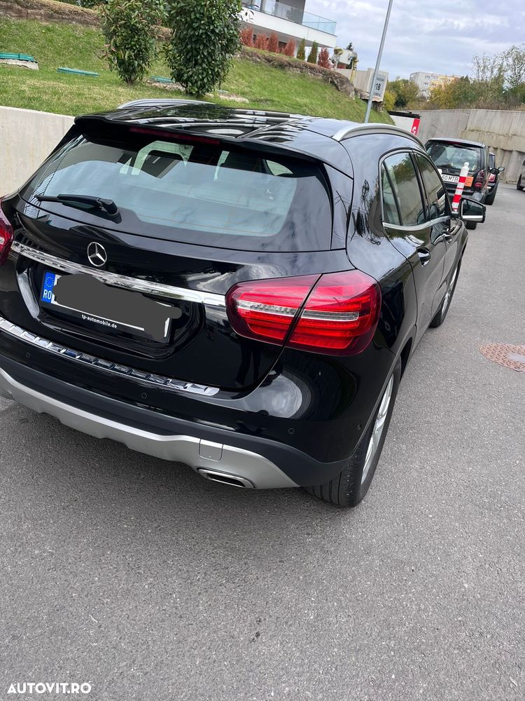 Mercedes-Benz GLA - 12