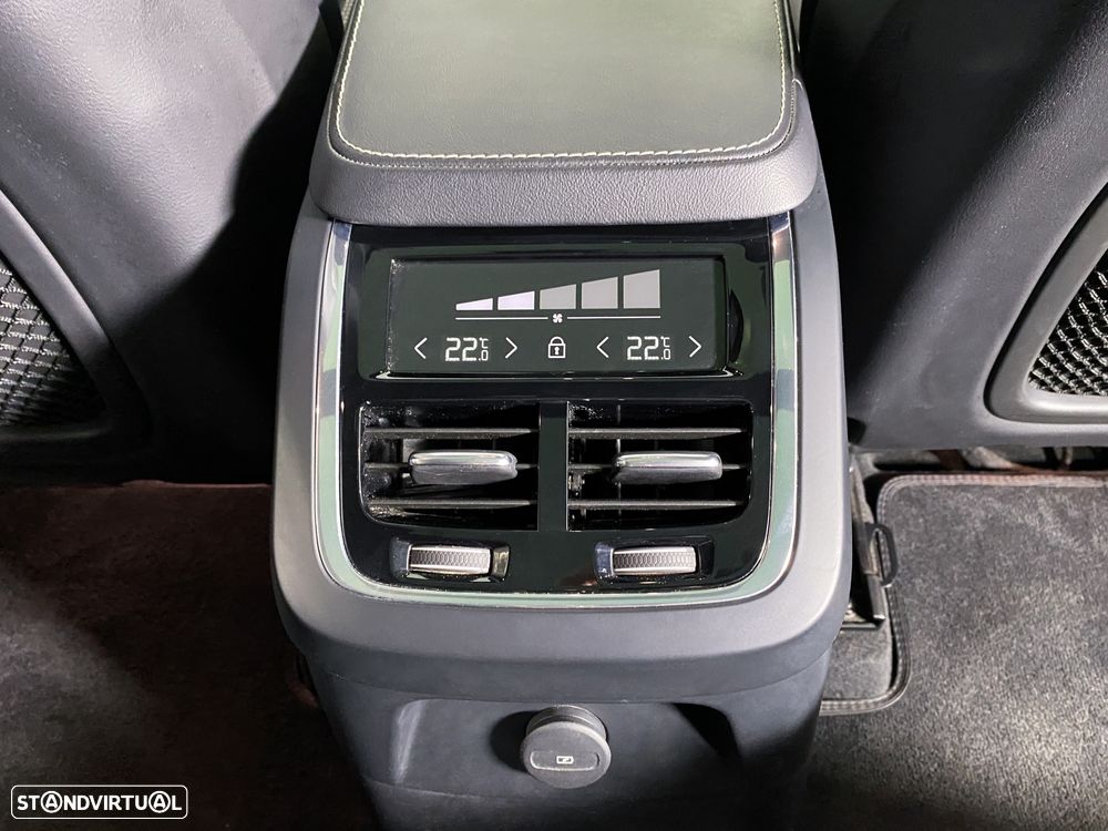 Volvo XC 90 2.0 T8 PHEV R-Design AWD — fotografia 23