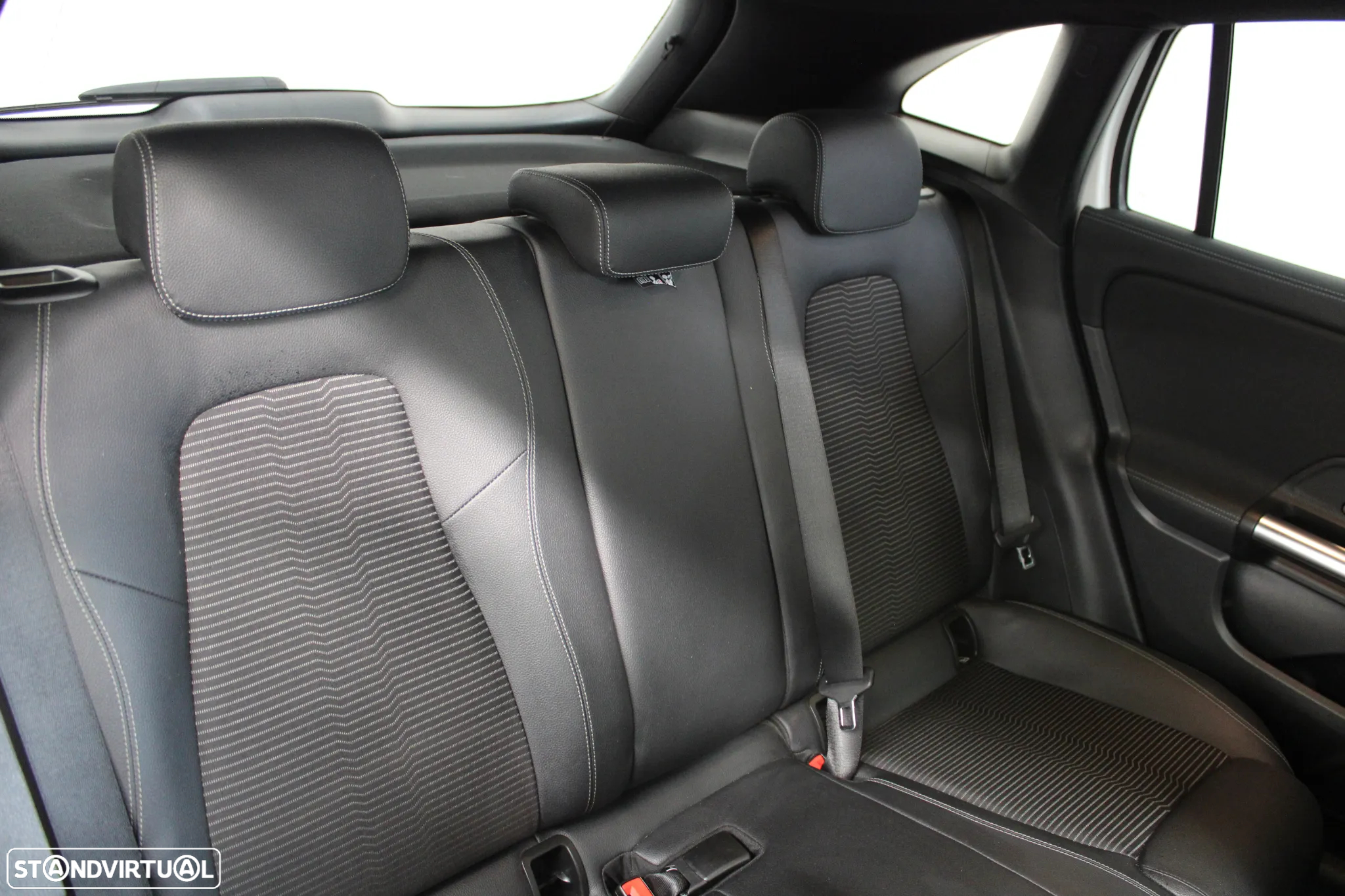 Mercedes-Benz GLA 180 d Style - 22