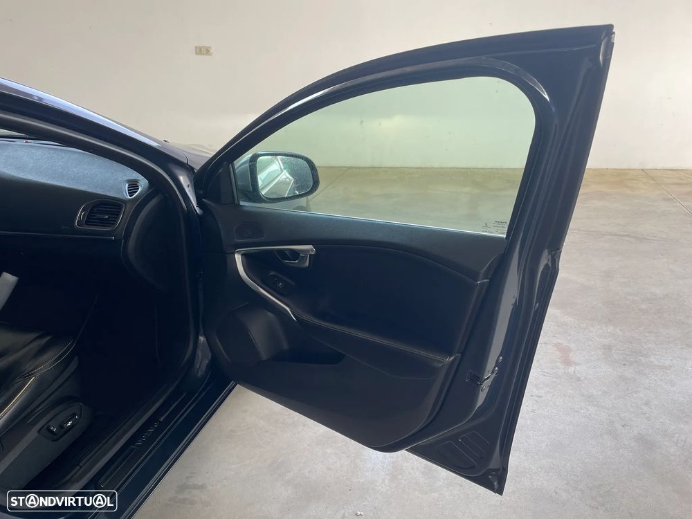 Volvo V40 D2 R Design - 15