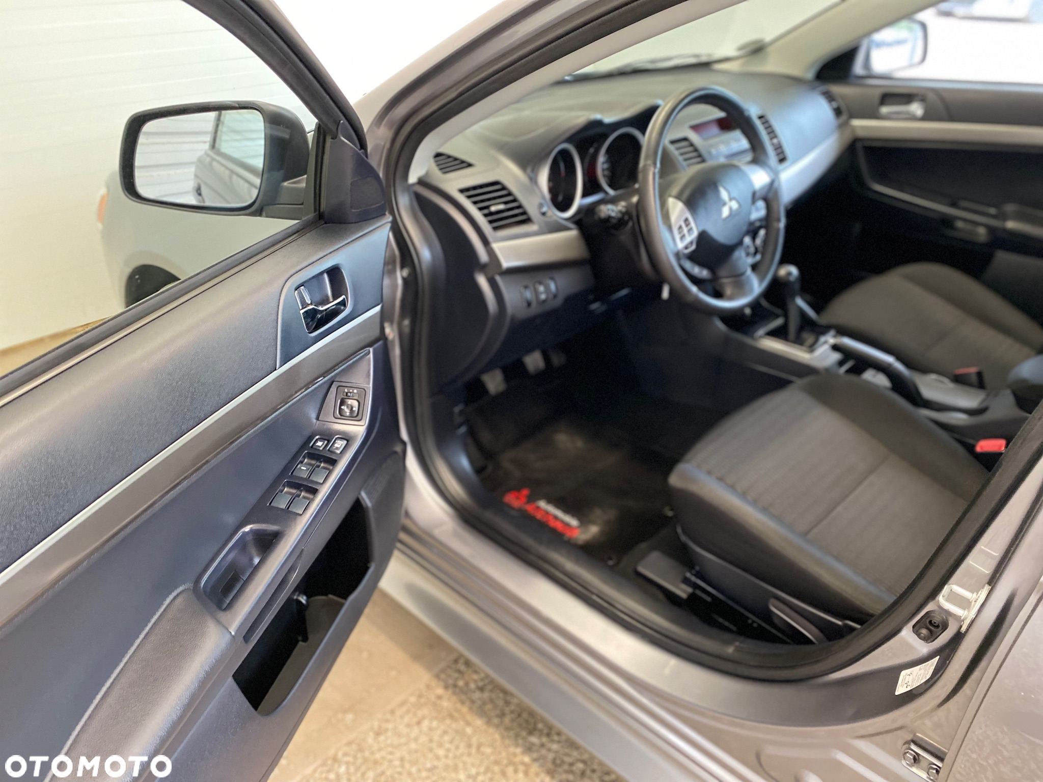 Mitsubishi Lancer 1.6 Invite - 7