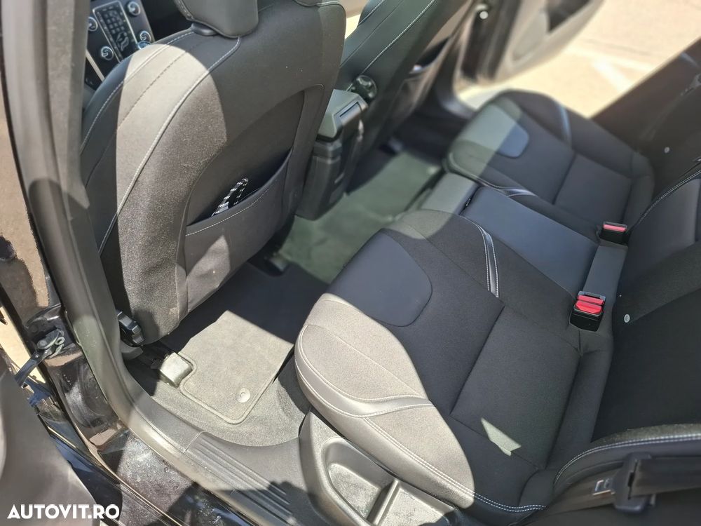 Volvo V40 D3 Aut. Momentum - 32