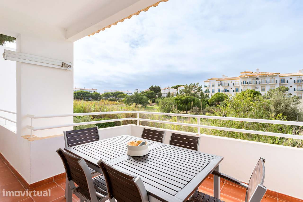 Apartamento T1+1 a pé da praia da Galé - Grande imagem: 2/21