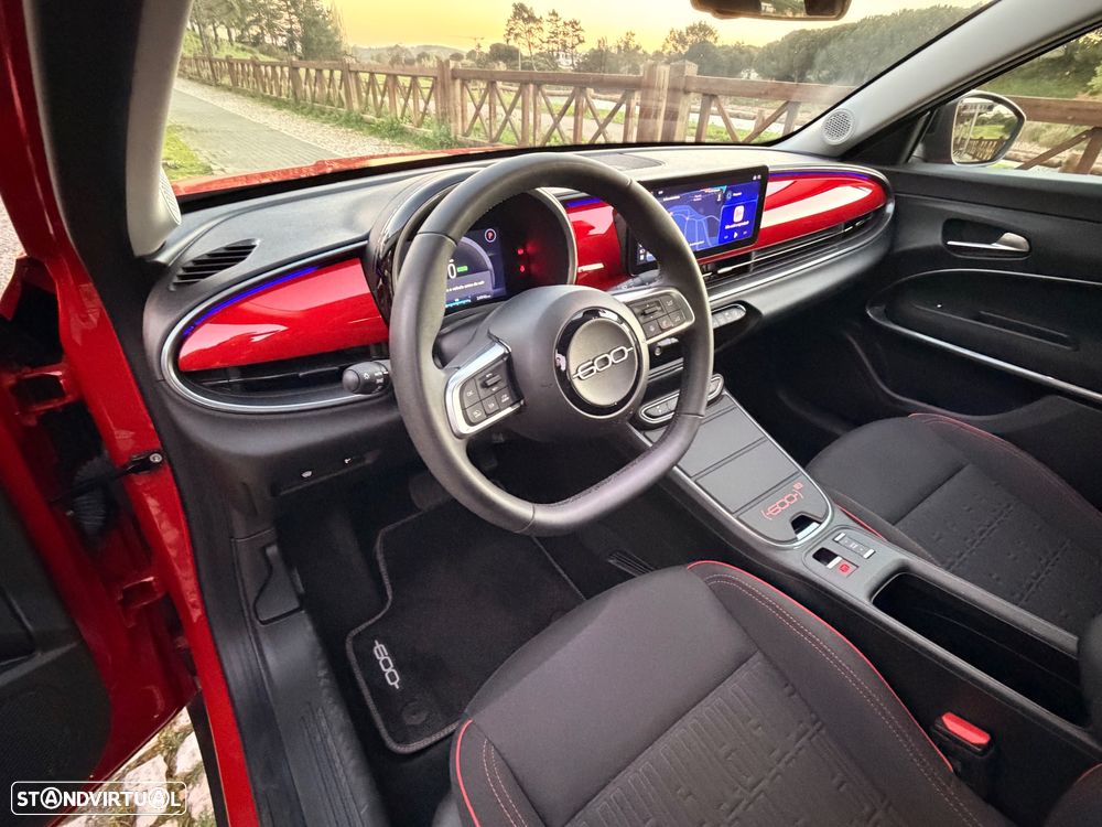 Fiat 600e Red - 23
