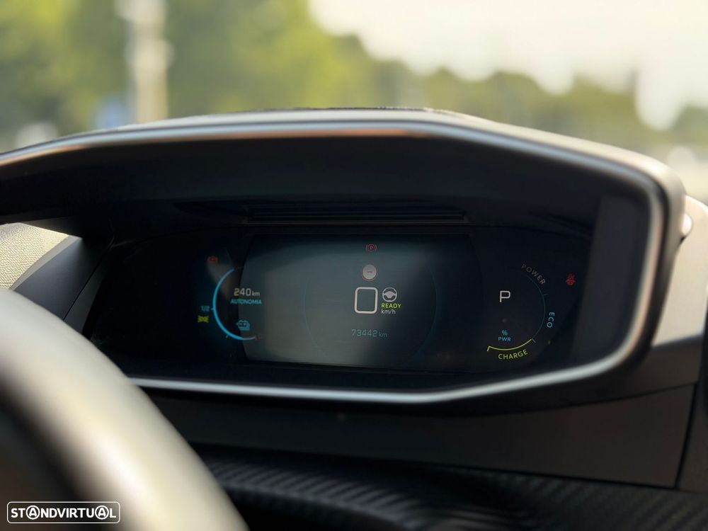 Peugeot e-2008 50 kWh GT - 26