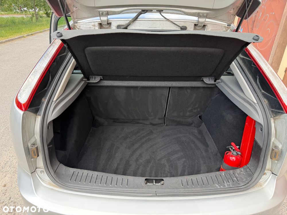 Ford Focus 1.6 Ghia - 30