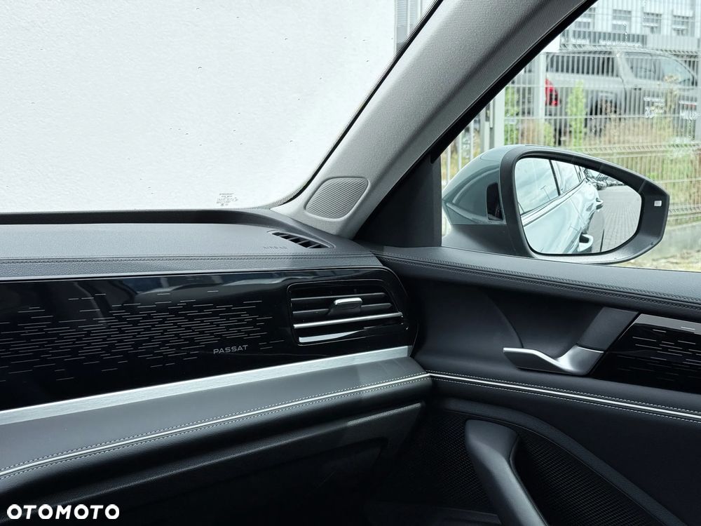 Volkswagen Passat Variant 2.0 TDI EVO Elegance DSG - 22