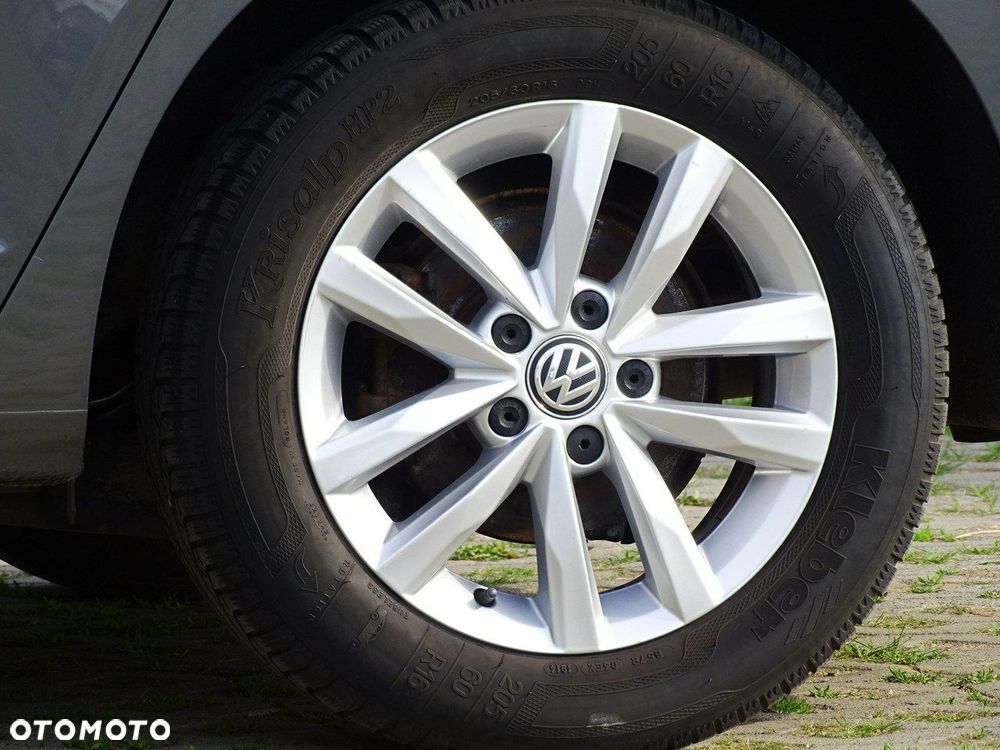 Volkswagen Touran - 13