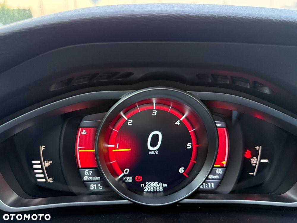 Volvo V40 D2 R-Design Summum - 19