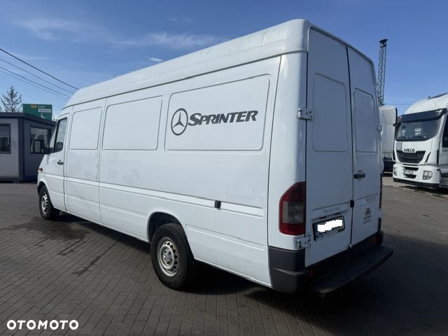 Mercedes-Benz Sprinter - 12
