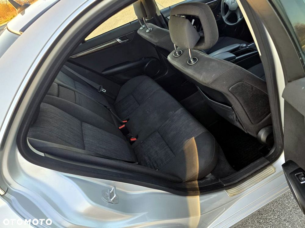 Mercedes-Benz Klasa C 180 Kompressor Avantgarde - 28