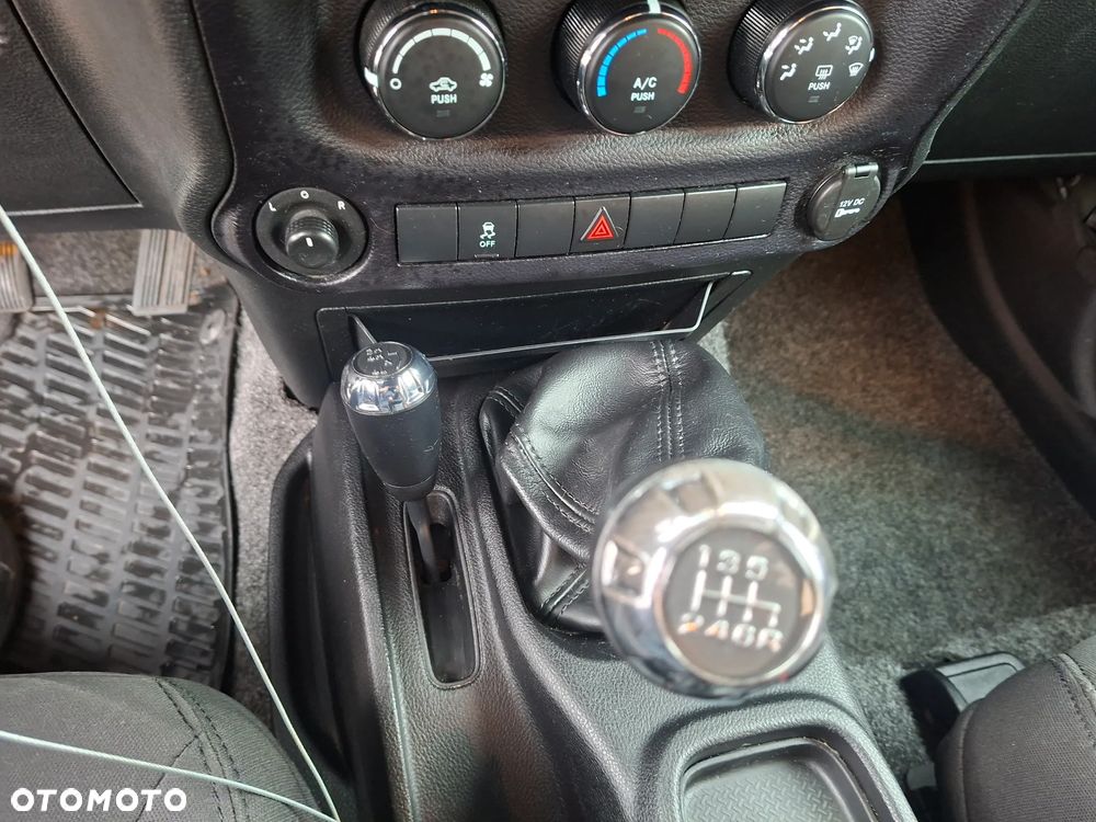 Jeep Wrangler - 11
