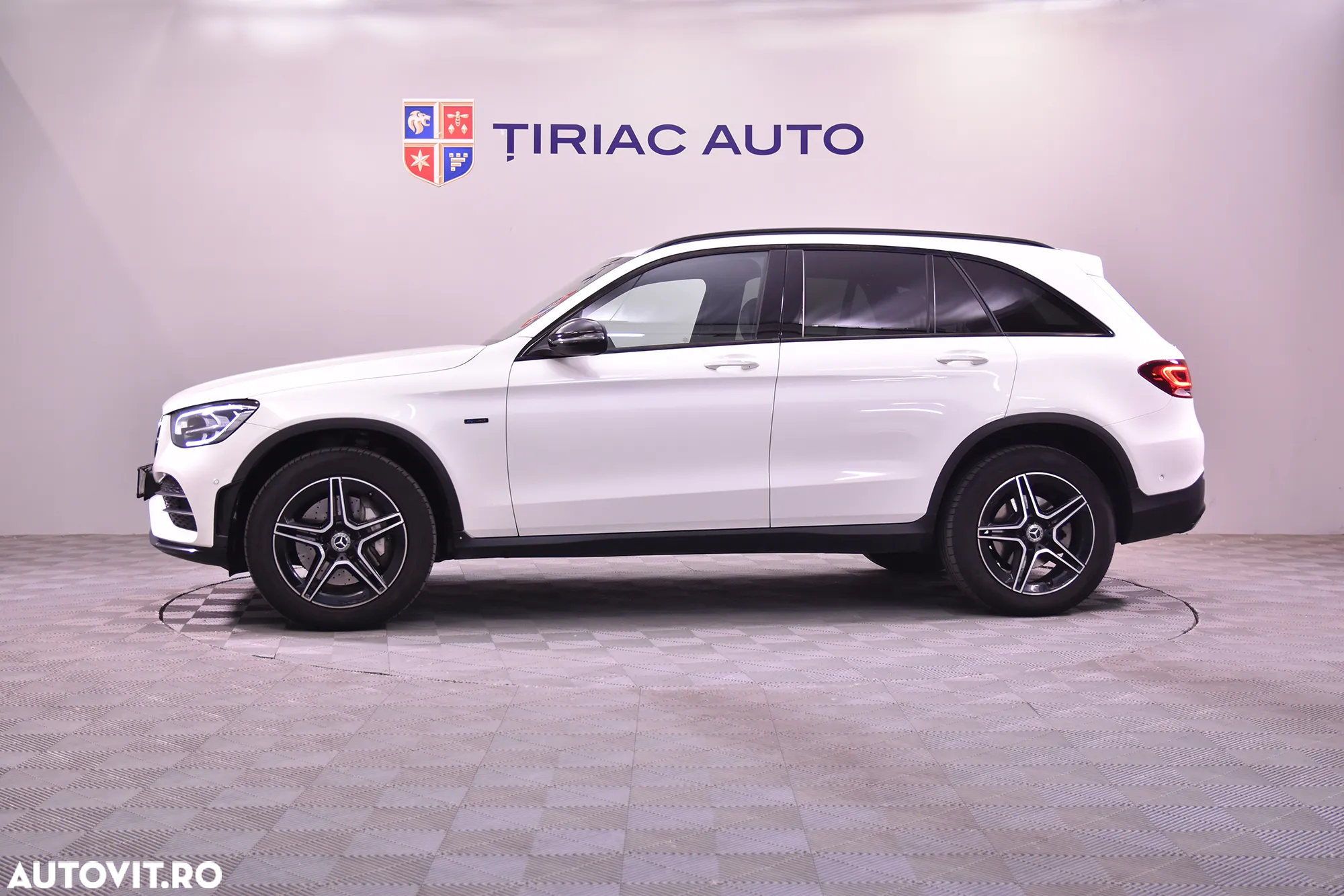 Mercedes-Benz GLC 300 e 4MATIC - 2