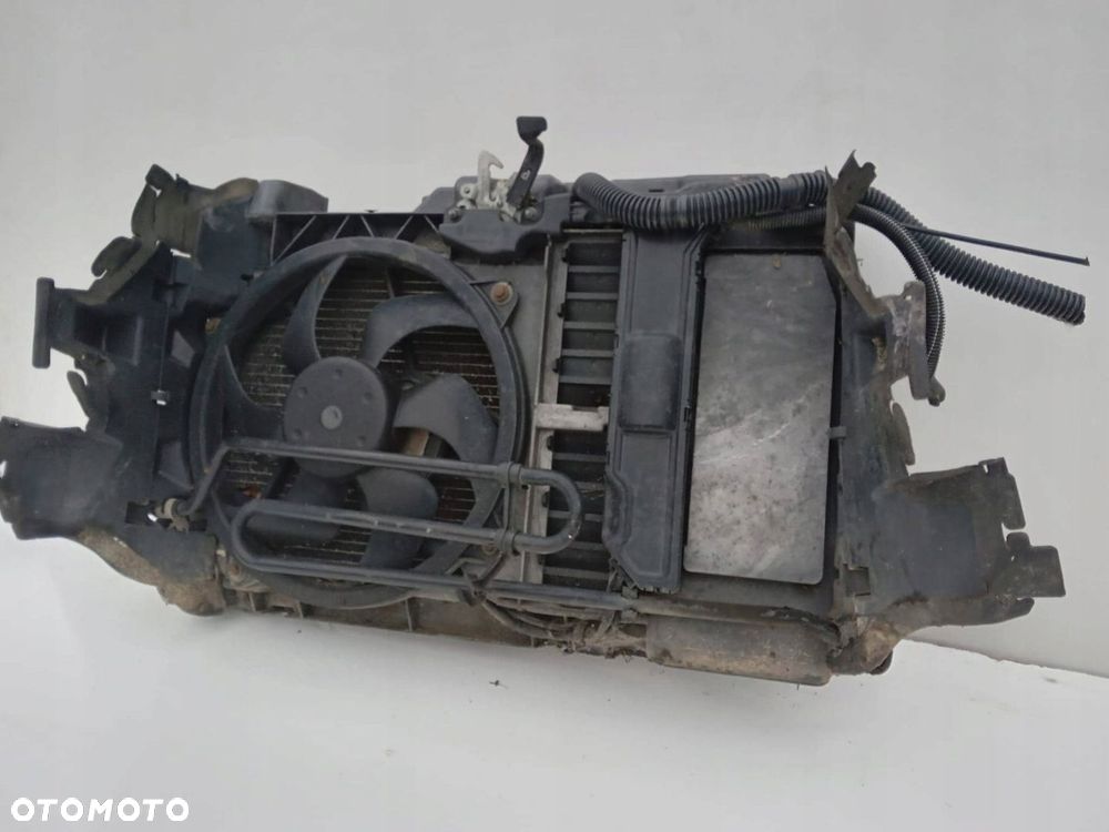 PAS PRZEDNI CHŁODNICA PEUGEOT 407 1.6 1.8 16V - 1