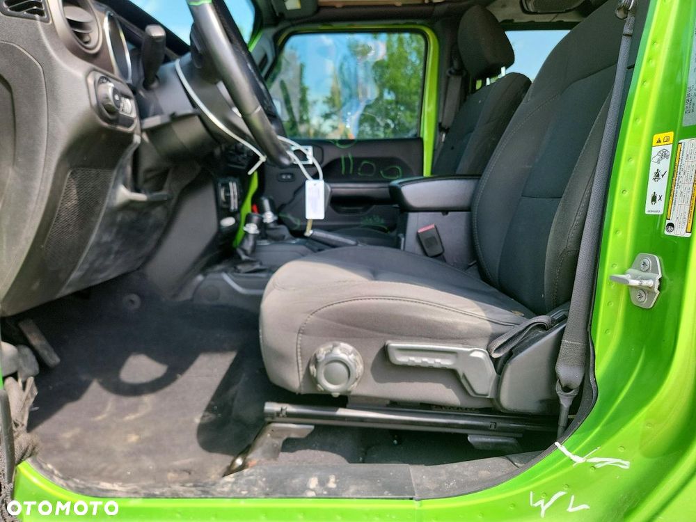 Jeep Wrangler - 8