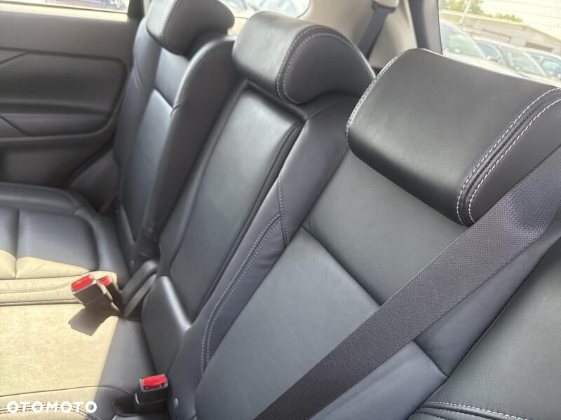 Mitsubishi Outlander 2.0 Instyle + 4WD CVT - 20