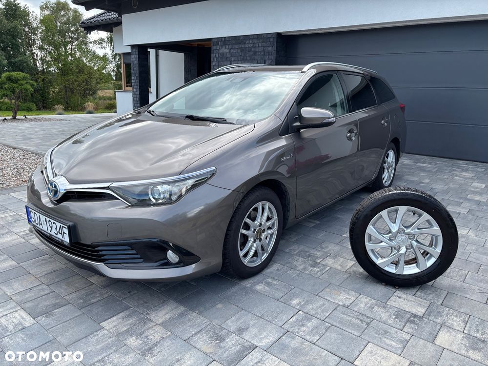 Toyota Auris 1.8 Travel - 1