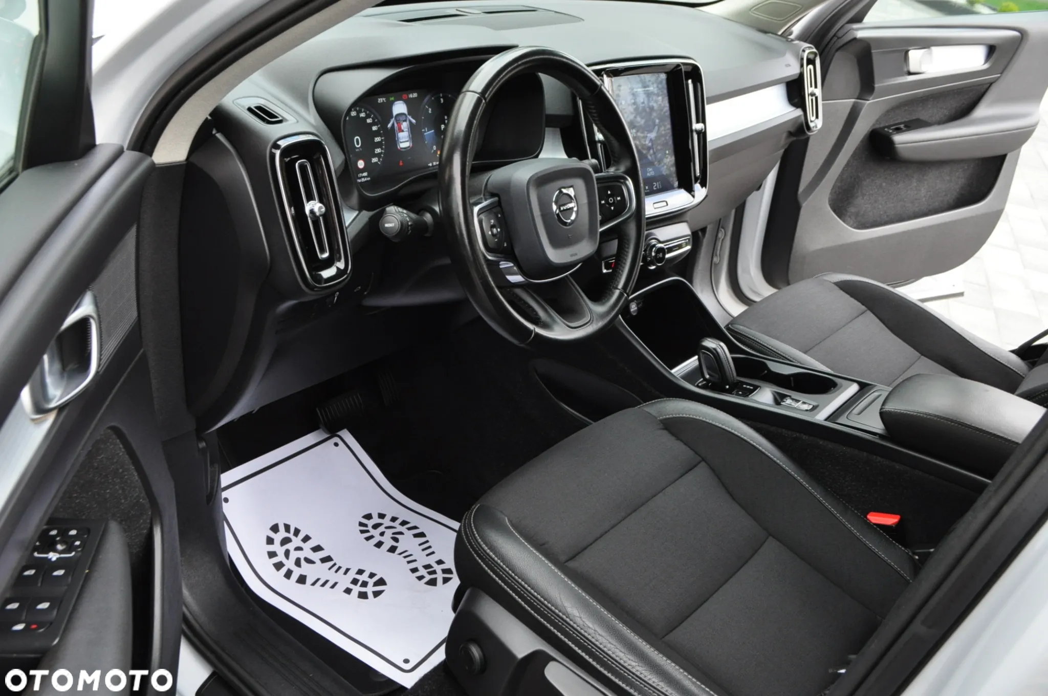 Volvo XC 40 D3 AWD Momentum Pro - 30